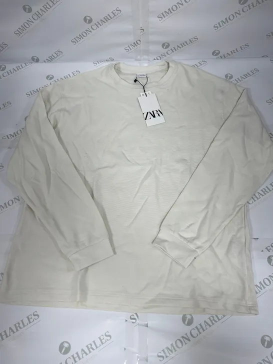 ZARA CREW NECK SWEATER IN WHITE SIZE LARGE