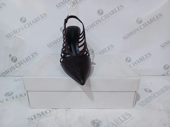 BOXED PAIR OF REISS DAPHNE SLINGBACK HEELS IN POMEGRANATE SIZE 6