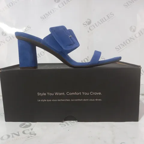 BOXED PAIR OF VIONIC OPEN TOE BLOCK HEEL SANDALS IN BLUE SIZE 7