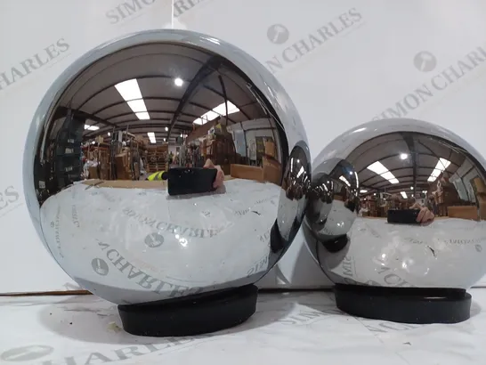 BOXED KELLY HOPPEN SET OF 2 INDOOR OUTDOOR PRELIT GLASS DECOR - REFLECTIVE ORBS