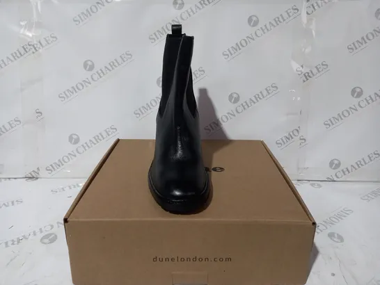 BOXED PAIR OF DUNE LONDON SQUARE TOE HEELED BOOTS IN BLACK UK SIZE 6