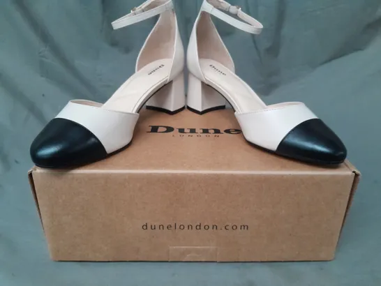 BOXED PAIR OF DUNE LONDON 2 PART TOE CAP BLOCK HEEL SANDALS IN CREAM SIZE 4