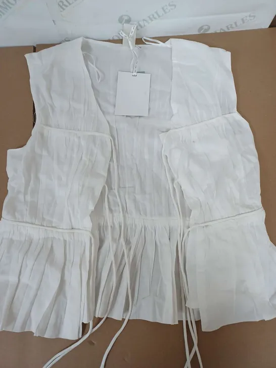 YASNONA SLEEVELESS TOP IN WHITE - UK 10