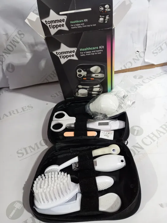 TOMMEE TIPPEE CLOSER TO NATURE HEALTHCARE & GROOMING KIT