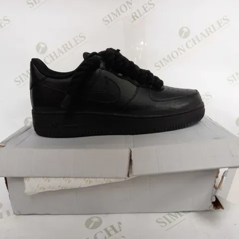 NIKE AIR FORCE 1 07 IN BLACK - UK 8