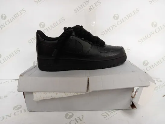 NIKE AIR FORCE 1 07 IN BLACK - UK 8