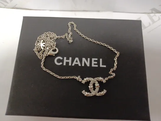 CHANEL SILVER EFFECT NECKLACE