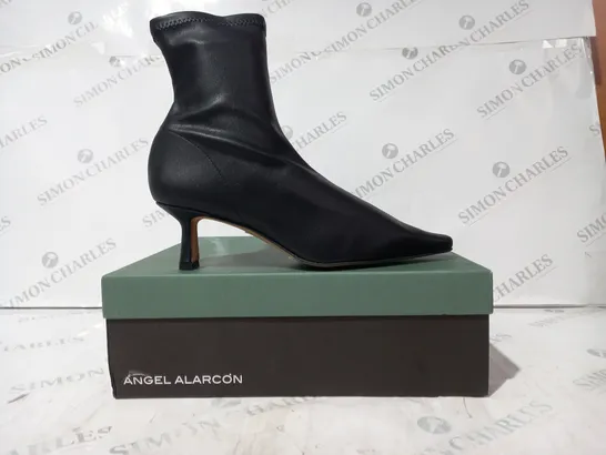 BOXED PAIR OF ANGEL ALARCON LOW HEEL POINTED TOE ANKLE BOOTS IN BLACK EU SIZE 40