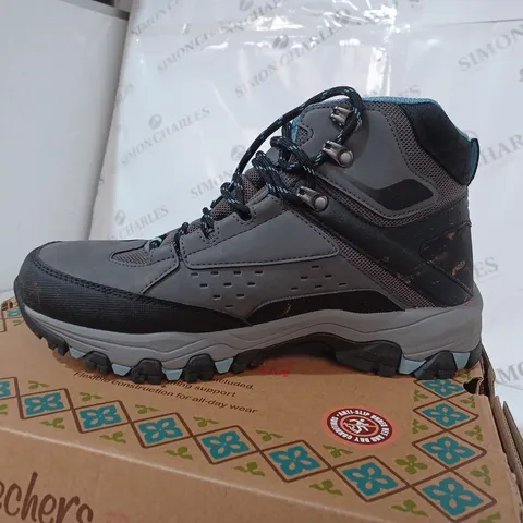 SKECHERS BLACK/GREY/BLUE HIKING BOOTS SIZE 6.5