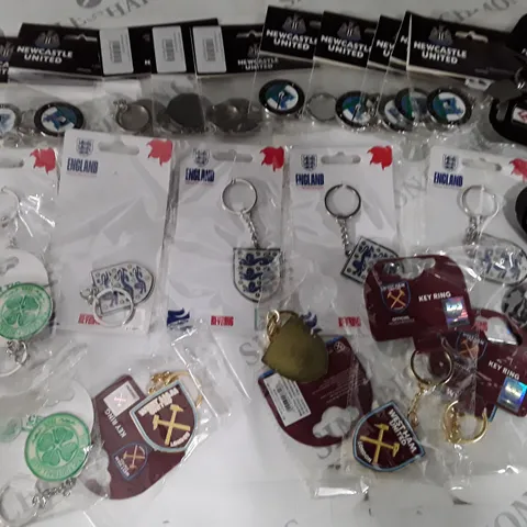 LOT OF APPROXIMATELY 30 ASSORTED FOOTBALL THEMED KEYRINGS