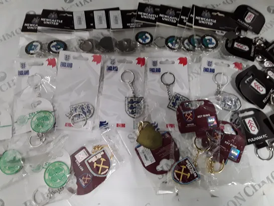 LOT OF APPROXIMATELY 30 ASSORTED FOOTBALL THEMED KEYRINGS