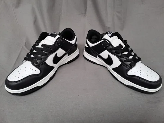 BOXED PAIR OF NIKE SHOES IN BLACK/WHITE UK SIZE 5.5