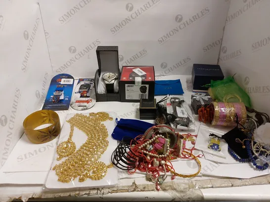 LOT OF ASSORTED JEWELLERY TO INCLUDE BRACELETS, EARRINGS, AND NECKLACES.