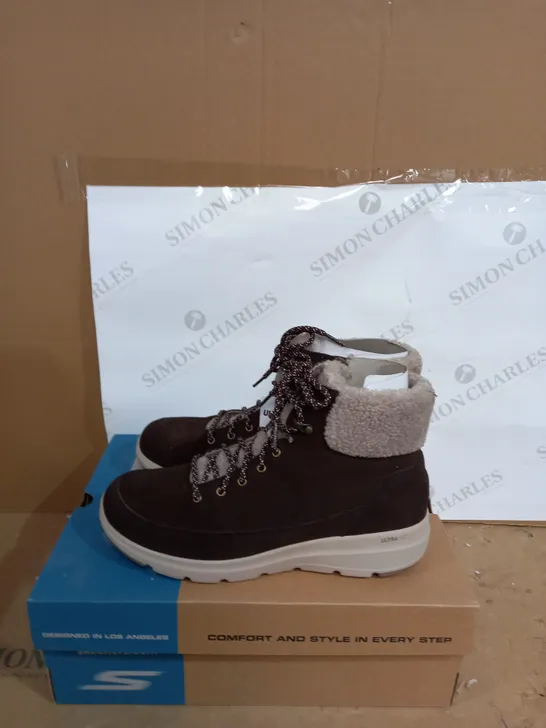 SKECHERS GLACIAL ULTRA SUEDE LACE UP BOOT - SIZE 8