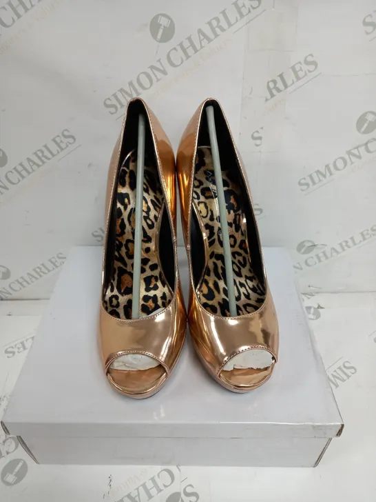 APPROXIMATELY 12 BOXED PAIR OF ANNE MICHELLE OPEN TOE HIGH HEELED PLATFORM SHOES IN ROSE GOLD TO INCLUDE SIZES 3, 5, 6, 7 