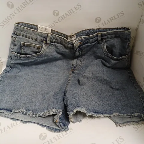 COTTON:ON CURVE MOM HIGH WAIST DENIM SHORTS - UK 18