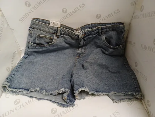 COTTON:ON CURVE MOM HIGH WAIST DENIM SHORTS - UK 18