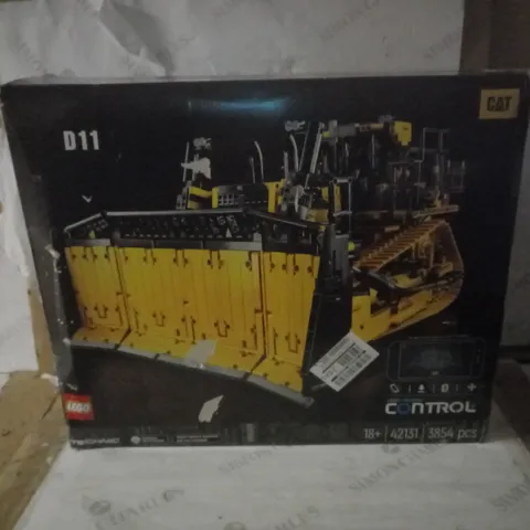 BOXED LEGO TECHNIC CAT D11 BULLDOZER (SET 42131)