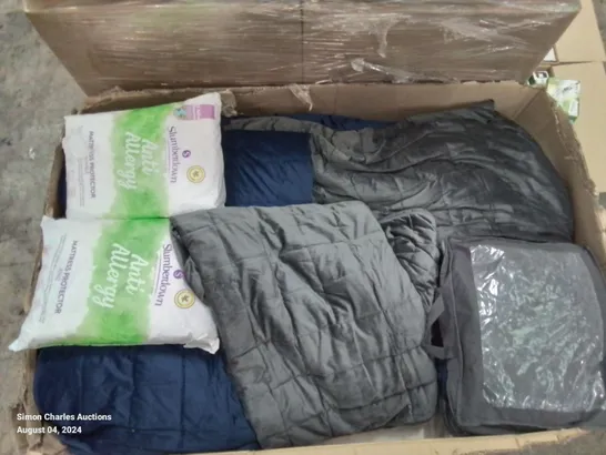 PALLET CONTAINING VARIOUS WEIGHTED BLANKETS PILLOWS MATTRESS PROTECTORS ETC. IN DIFFERENT COLOURS AND SIZES