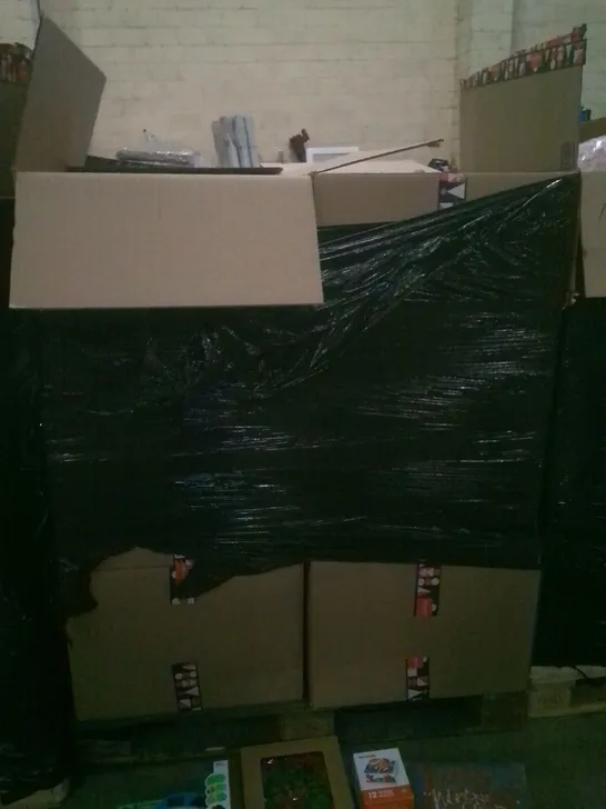 PALLET OF ASSORTED ITEMS TO INCLUDE BEDDING, TOYS, PHONE CASES, SCREEN PROTECTORS, CHRISTMAS DECOR ETC