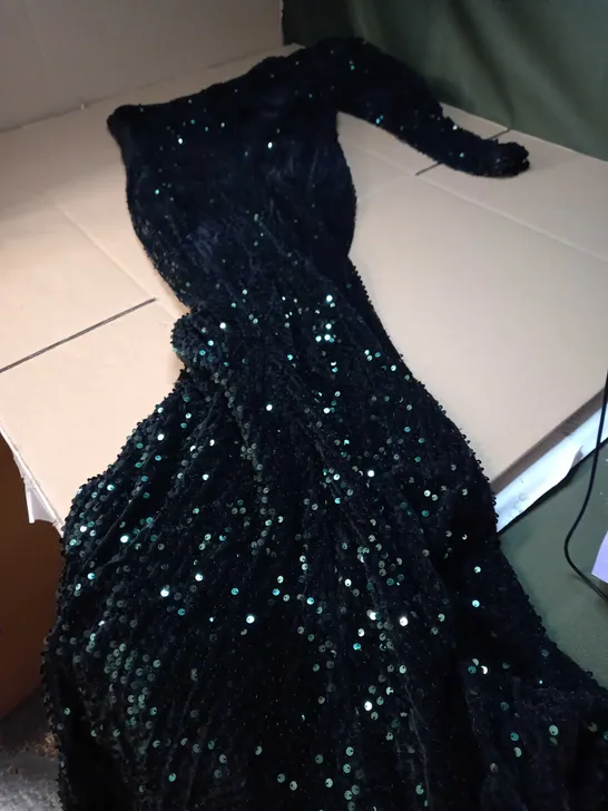 DESIGNER BLACK/EMERALD SEQUIN DETAILED STATEMENT OCCASION DRESS 