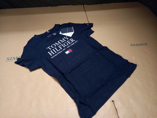 TOMMY HILFIGER LOGO TEE IN NAVY - 128