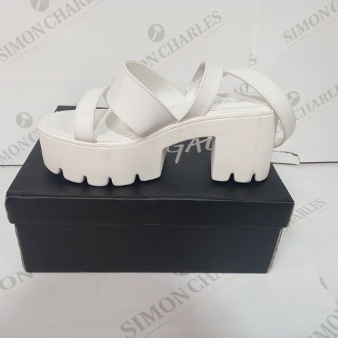BOXED PAIR OF NASTY GAL FAUX LEATHER FOOTWEAR IN WHITE UK SIZE 3