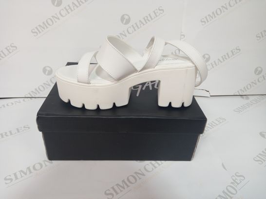 BOXED PAIR OF NASTY GAL FAUX LEATHER FOOTWEAR IN WHITE UK SIZE 3