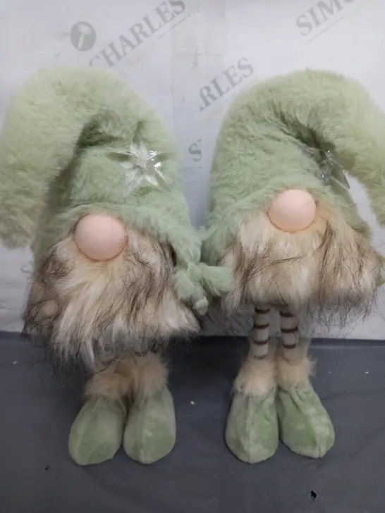 SET OF 2 GNOME PLUSHY WITH STAND UP FUNCTION