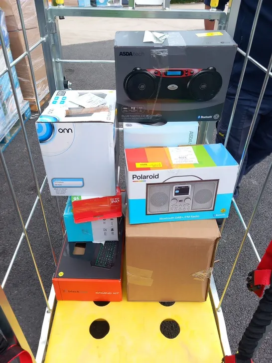 CAGE OF ASSORTED ELECTRICALS TO INCLUDE; ONN CD MICRO SYSTEM, BLACK WEB 4 IN 1 GAMING KIT, BLUETOOTH CD BOOMBOX AND POLAROID DAB RADIO