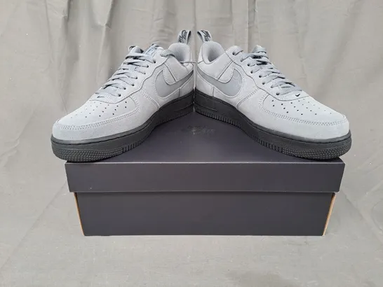 BOXED PAIR OF NIKE AIR FORCE 1 '07 LV8 SHOES IN GREY UK SIZE 8