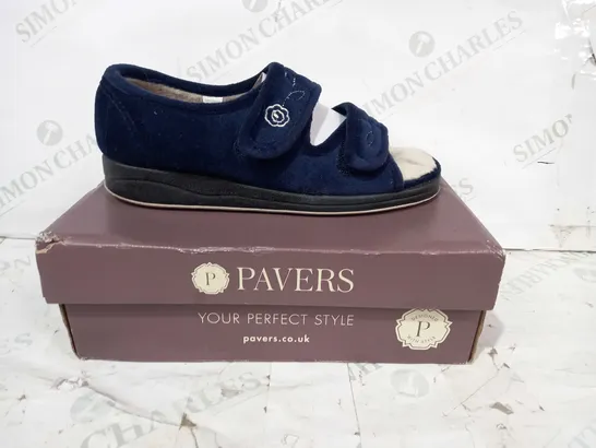 BOXED PAIR OF PAVERS OPEN TOE VELCRO STRAP SLIPPERS IN NAVY UK SIZE 4