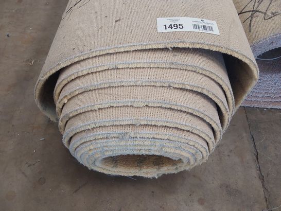 ROLL OF QUALITY GOLD PATTERNED CARPET 4M × SIZE UNSPECIFIED 