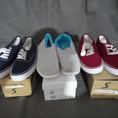 APPROXIMATELY 15 BOXED PAIR OF ASSORTED SHOES IN VARIOUS STYLES AND SIZES TO INCLUDE URBAN JACKS SLIP ON TRAINERS SIZE 5