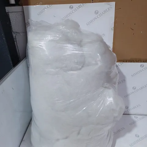 LARGE QUANTITY OF CUSHION INSERT STUFFING FIBRES 