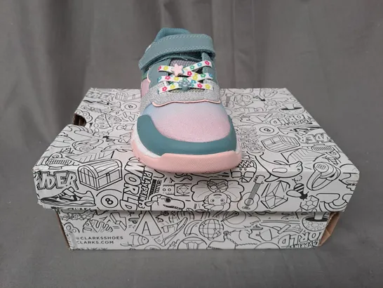 BOXED PAIR OF CLARKS PLAY PRINTS TIDAL STAR KIDS SHOES IN AQUA/MULTICOLOUR UK SIZE 11.5