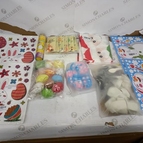 LOT OF APPROXIMATELY 25 ASSORTED CRAFT/KIDS ITEMS TO INCLUDE PENCIL CRYONS, POPPET TOYS, POKEMON KEYRINGS