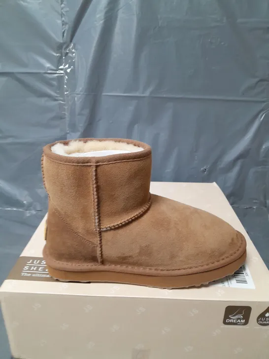 JUST SHEEPSKIN LADIES MINI CLASSIC SHEEPSKIN BOOT - CHESTNUT SIZE 6 