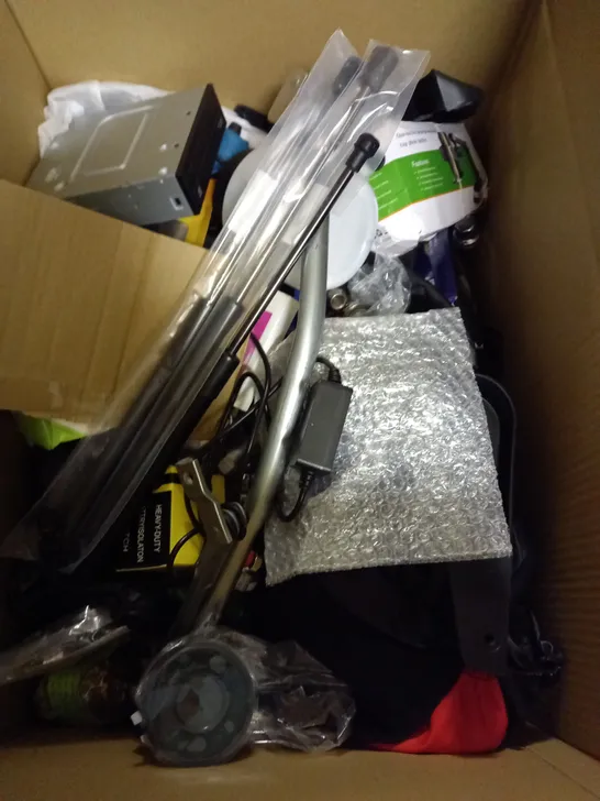 LARGE BOX OF ASSORTED CAR ITEMS TO INCLUDE - MOBILE PHONE HOLDER - FOAM SPRAY - TOOLS / COLLECTION ONLY