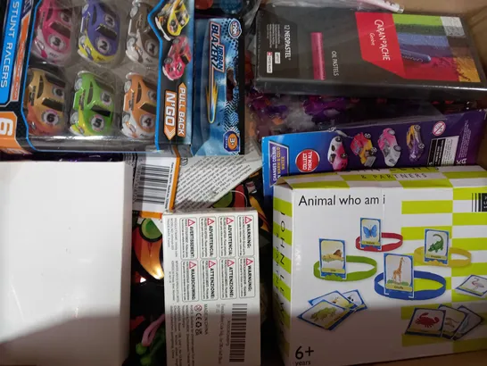 BOX OF APPROXIMATELY 25 ASSORTED TOYS AND GAMES TO INCLUDE INFINITY CUBE, PULL BACK N' GO STUNT RACERS, OIL PASTELS, ETC