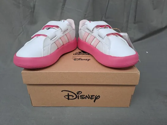 BOXED PAIR OF ADIDAS DISNEY GRAND COURT 2.0 MARIE KIDS SHOES IN WHITE/PINK UK SIZE 8.5