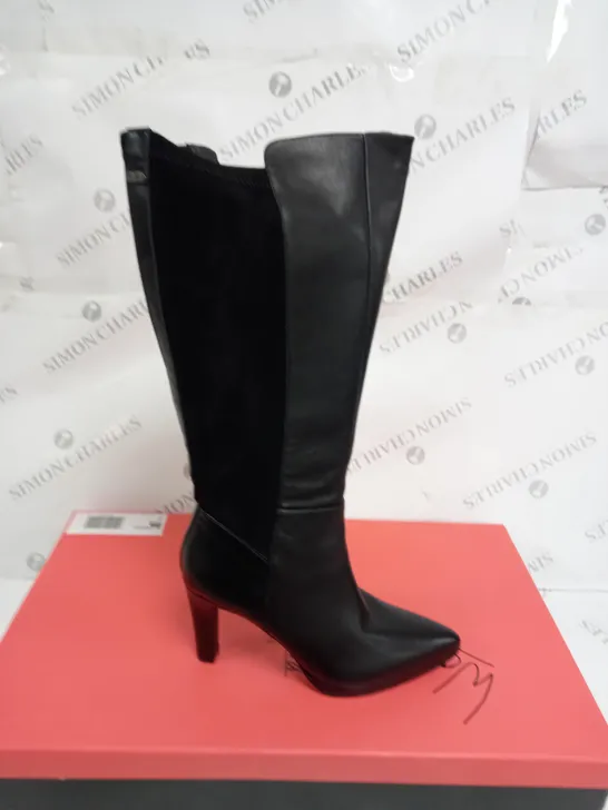 BOXED PAIR OF RUTH LANGSFORD RLLONGBOOTS BLACK LEATHER SIZE 4