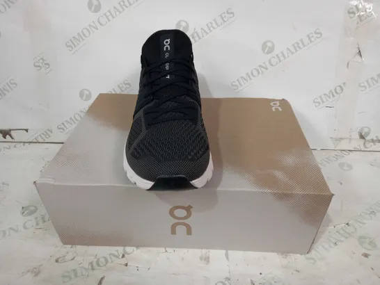 BOXED PAIR OF ON CLOUDSWIFT SHOES IN BLACK/GREY UK SIZE 10