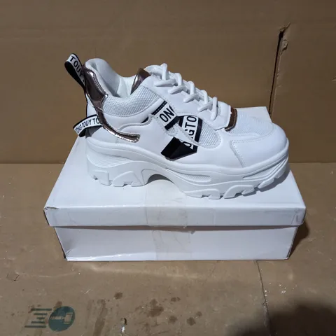 BOXED PAIR OF DESIGNER WHITE/BLACK TRAINERS SIZE 36