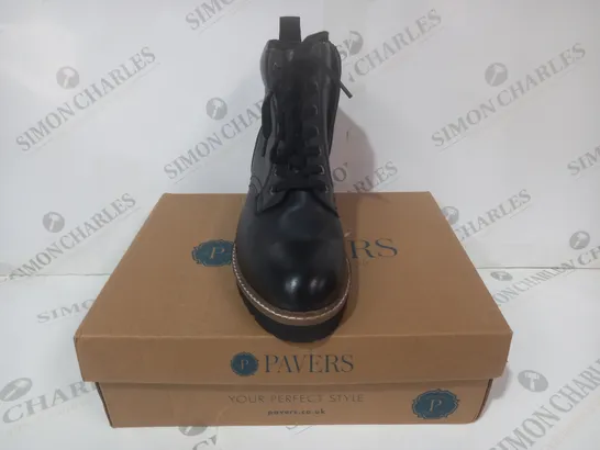 BOXED PAIR OF PAVERS ANKLE BOOTS IN BLACK SIZE 4