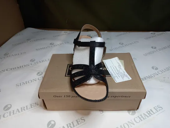 BOXED CUSHION WALK DIAMANTE TRIM SANDALS SIZE 7