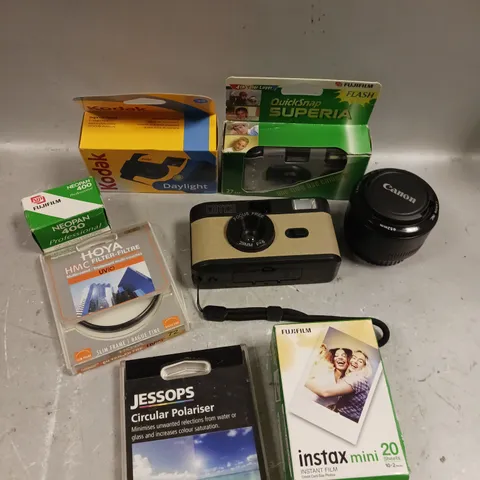 APPROXIMATELY 15 ASSORTED CAMERA PRODUCTS/ACCESSORIES TO INCLUDE FILM, DISPOSABLE CAMERA, LENS ETC 