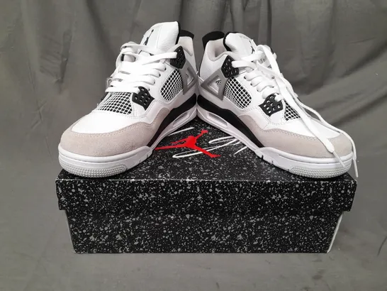 BOXED PAIR OF NIKE AIR JORDAN 4 RETRO SHOES IN WHITE/BLACK UK SIZE 8