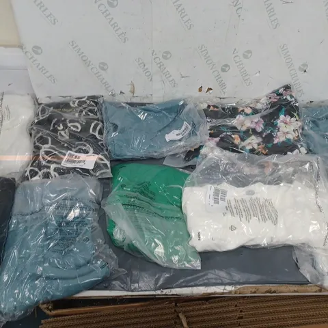 BOX OF APPROXIMATELY 10 ASSORTED BAGGED CLOTHING ITEMS 