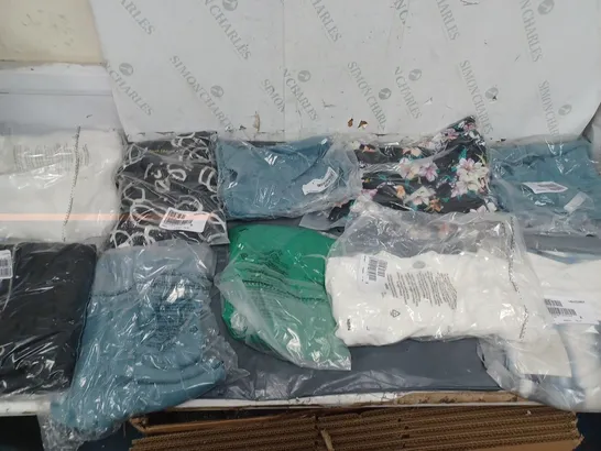 BOX OF APPROXIMATELY 10 ASSORTED BAGGED CLOTHING ITEMS 